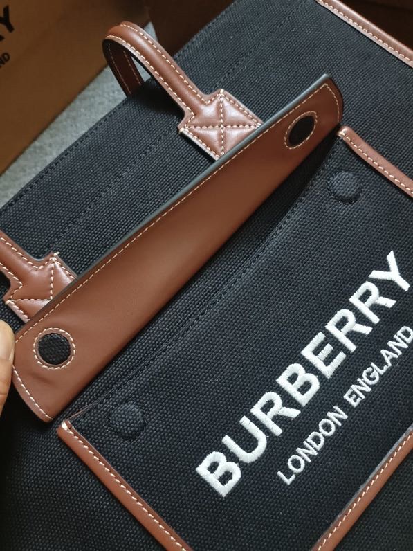 Burberry專門店新款雙色帆布拼皮托特包 巴寶莉手提肩背中號購物袋 yxb1235